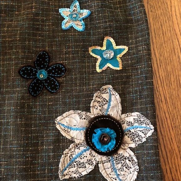 Size 2 Bentley a. Skirt - Picture 2 of 6